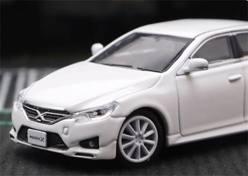 GCD Toyota Mark X White RHD 1:64 Car Pre-built Model view6