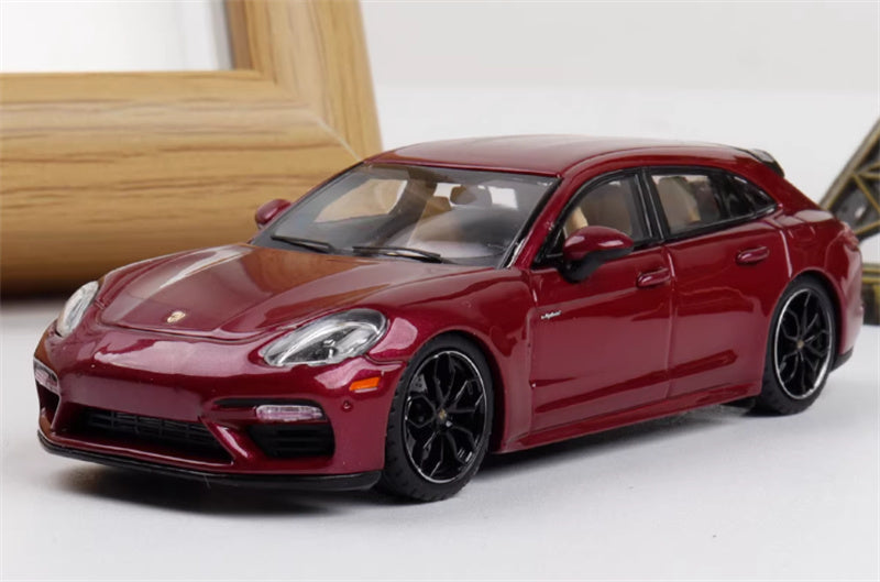 Liberty 64 Porsche Panamera Turbo S amethyst w/ Figure and wheels 1:64 Car Pre-built Airliner Model Display view1
