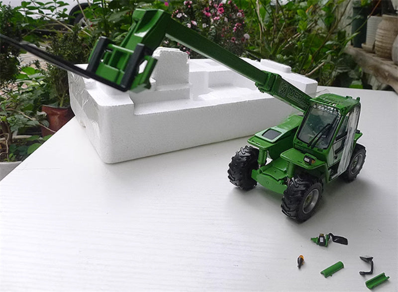 ROS MERLO P38.10 Telescopic Forklift Emerald Green 1:32 Truck Pre-built Model