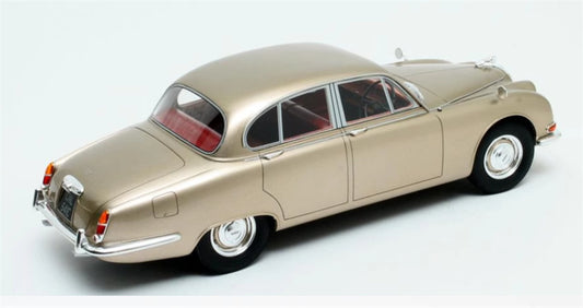 CULT Jaguar S-Type 1965 gold 1:18 Car Pre-built Model