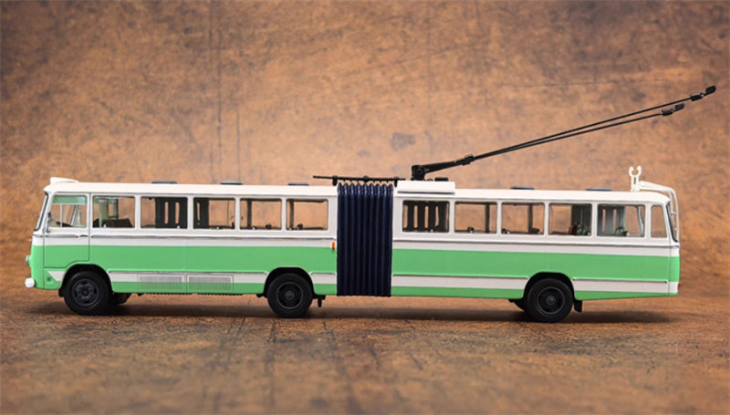 AUTO-GLIMPSE Shanghai Bus SK561 articulated trolley bus Pink green 1:64 Bus Pre-built Model view4