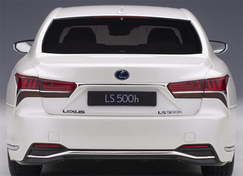 AUTOART LEXUS LS500H Fully open milky white 1:18 Car Pre-built Model view10