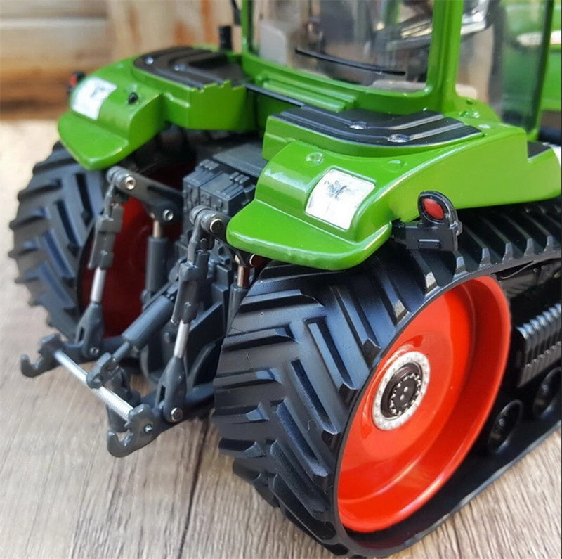 USK FENDT 943 Vario MT agricultural crawler tractor Green 1:32 Truck Pre-built Model