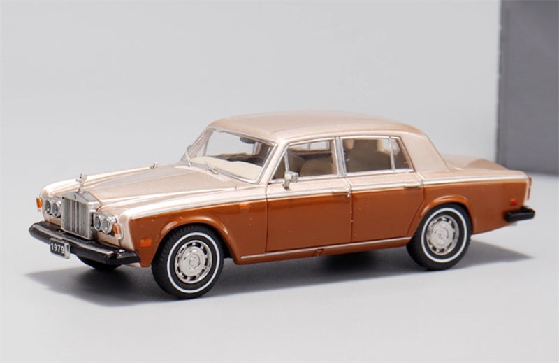 GFCC 1979 Rolls Royce Silver Shadow II Luxury Classic Car Gold Limited Edition 499PCS ONLY 1:64 car Pre-built Model view1