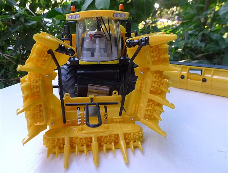 ERTL New Holland FR 9090 Self Propelled Forage Harvester Yellow 1:32 Truck Pre-built Model