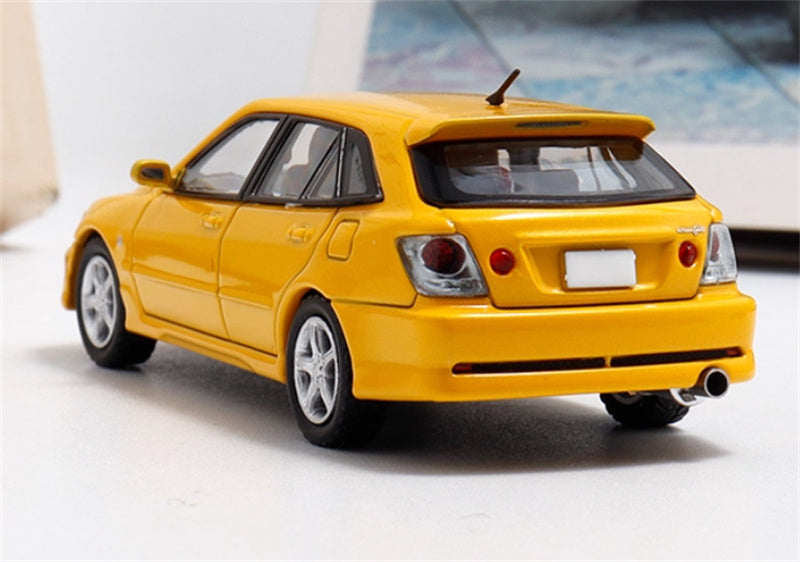 Mortal TOYOTA ALTEZZA GITA IS200 Exhibition HEC Limited yellow Limited Edition 1:64 Car Pre-built Model view4