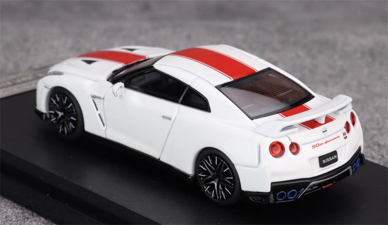 MOTORHELIX Nissan GT-R R35 50th Anniversary Edition White Limited Edition 999PCS ONLY 1:64 Car Pre-built Model view3