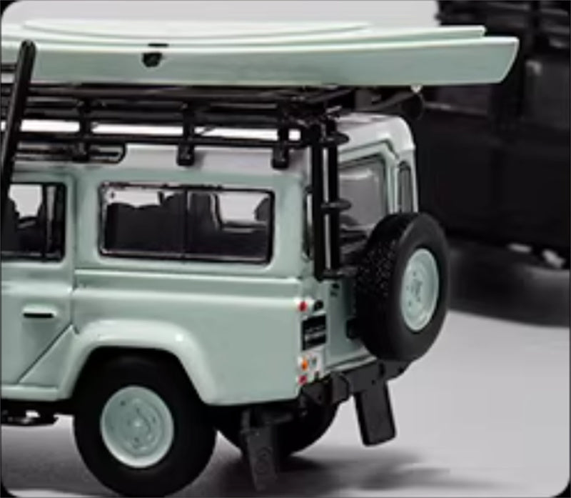 Master Land Rover Defender 110 Green with accessories 1:64 Car Pre-built Airliner Model Display view7