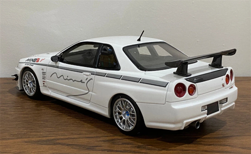 1:18 Nissan GTR BNR34 White OTTO Resin Car Model view4