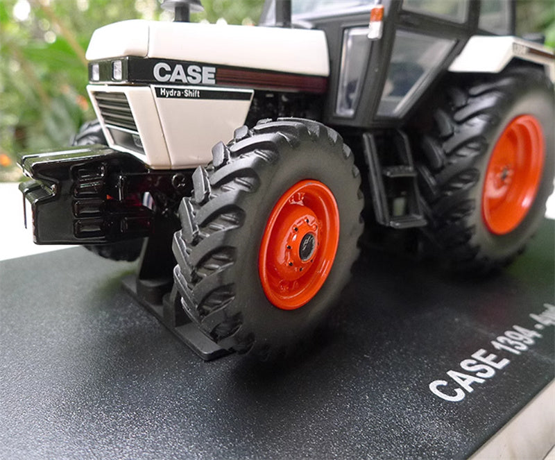 Universal Hobbies Case International 1394 4WD Tractor White 1:32 Truck Pre-built Model
