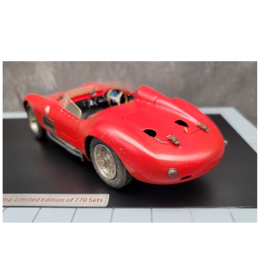 CMC Maserati 300S 1956 Dirty Hero Kits with Figure & engine Limited Edition 1:18 DIECAST Car