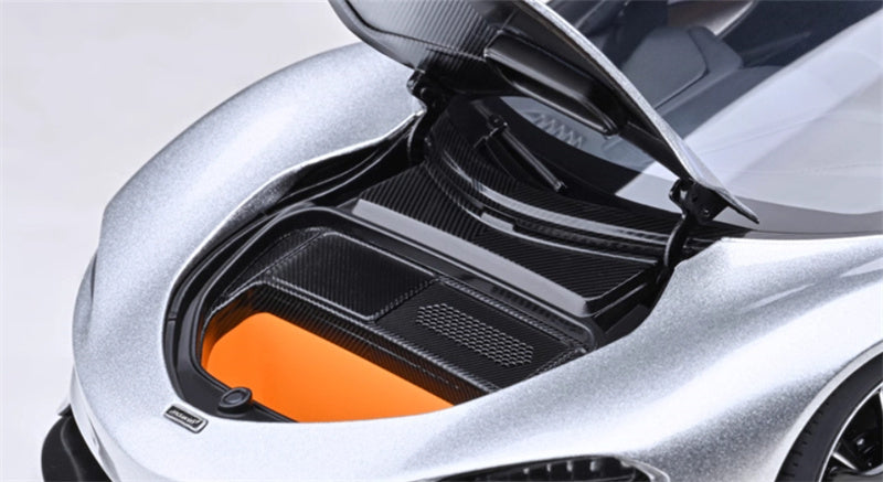 AUTOART McLaren Speedtail supercar silver 1:18 Car Pre-built Model view10