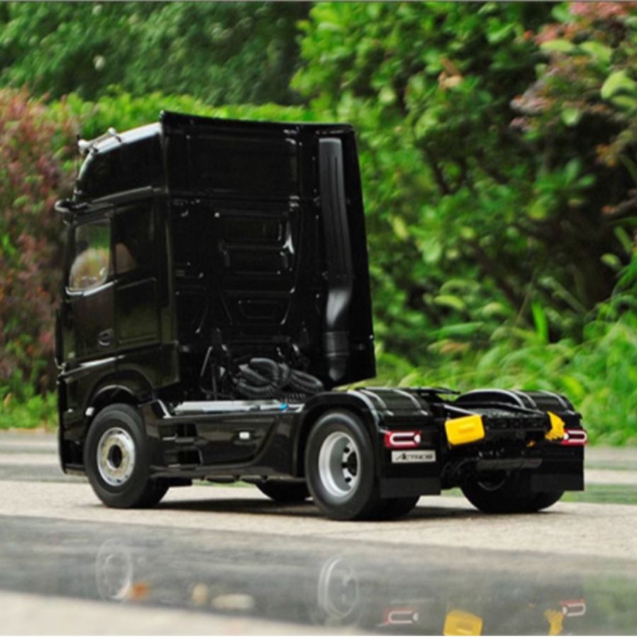 NZG Mercedes Benz ACTROS GIGASPACE 4X2 Truck Lorry tractor Black silver cover 1:18 DIECAST Truck Lorry