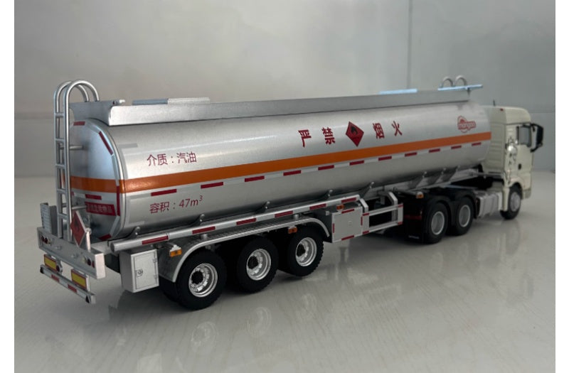Sinotruk SITRAK oil tanker truck White mangao 1:36 Truck Pre-built Airliner Model Display view5