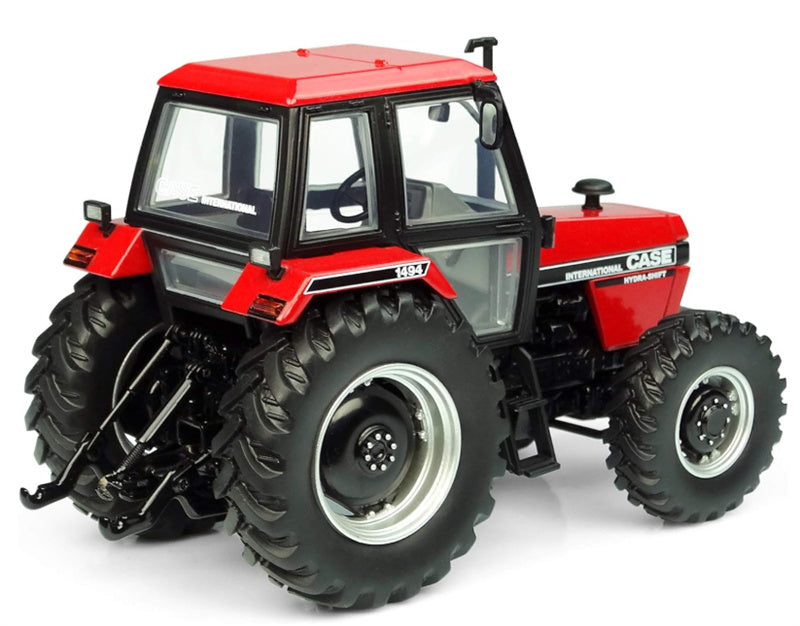Universal Hobbies CASE International 1494-4WD Agricultural Tractor Red 1:32 Truck Pre-built Model