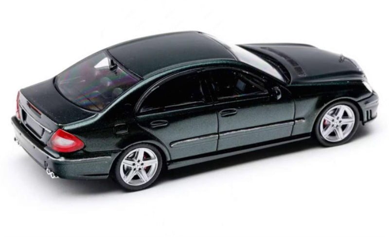 KING MODEL Classic Four-Eyed Mercedes-Benz E63 AMG W211 British Green Limited Edition 599PCS ONLY 1:64 Car Pre-built Model view6