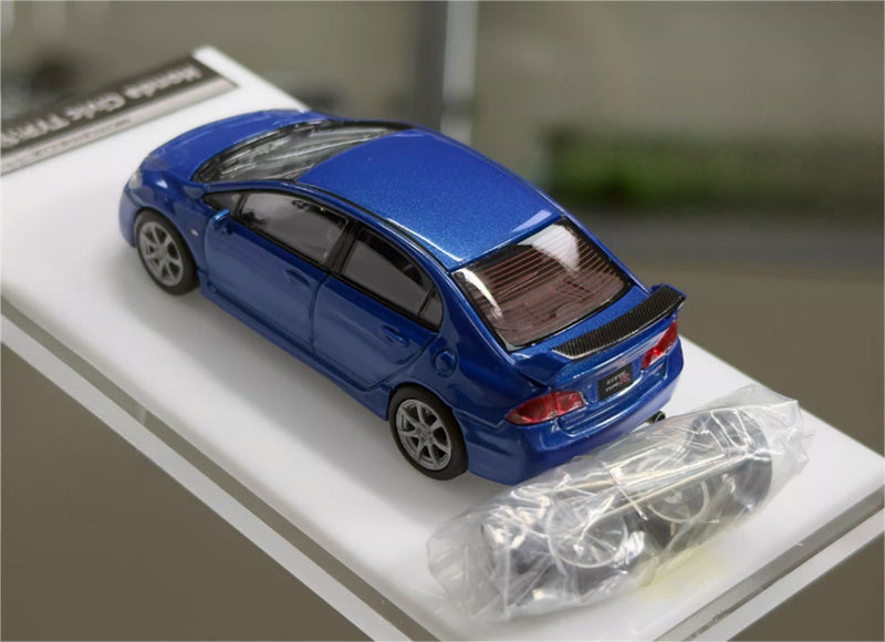 MOTORHELIX The hood can be opened, and a hubcap is included. 1:64 car Pre-built Model view4