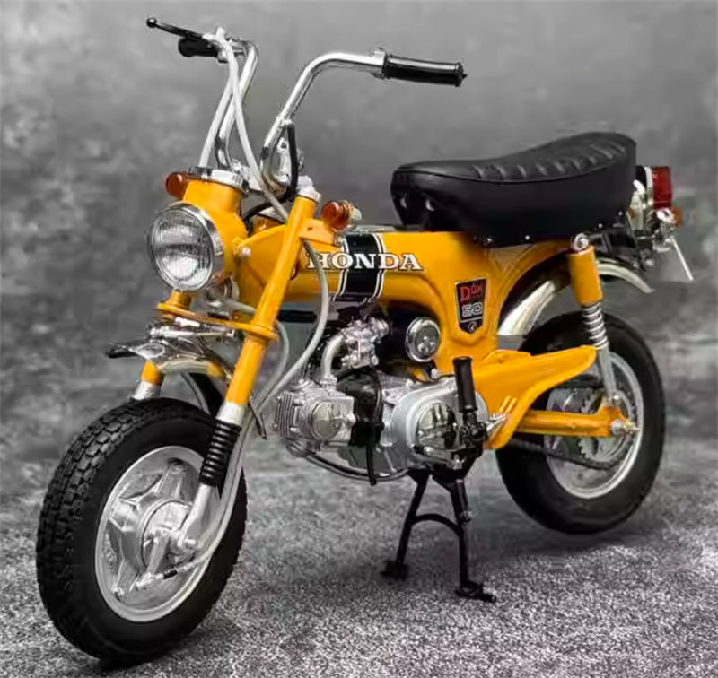 EBBRO HONDA DAX ST50 1969 orange 1:10 motorcycle Pre-built Model view1