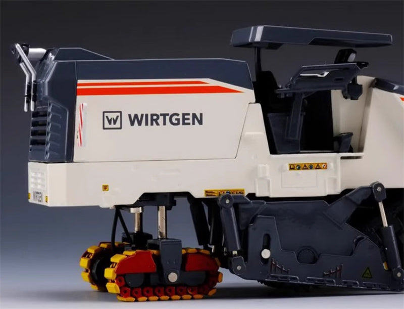 WIRTGEN W155CFi Cold Milling Machine 1:35 Truck Pre-built Model