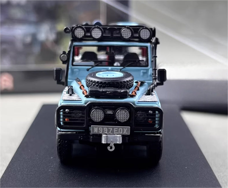 SW Land Rover Defender 110 GULF Limited Edition 499PCS ONLY 1:64 car Pre-built Model view5