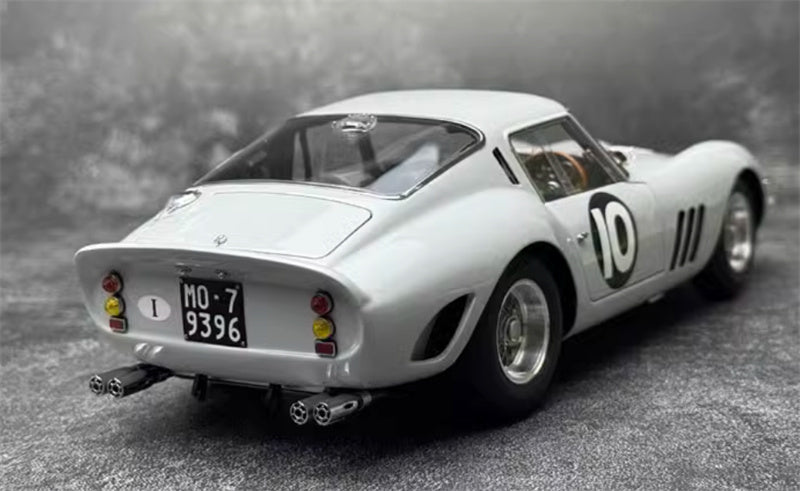CMC Ferrari 250 GTO Tourist Trophy 1962 (RHD) Hill #10 Limited Edition Off-White 1:18 Car Pre-a Model