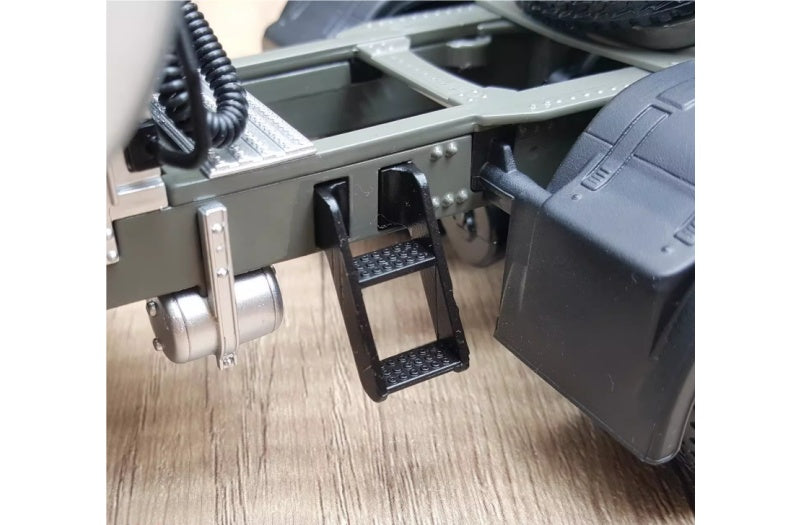 Sinotruk HOWO TS7-H LNG tractor grey 1:24 Truck Pre-built Airliner Model Display view2