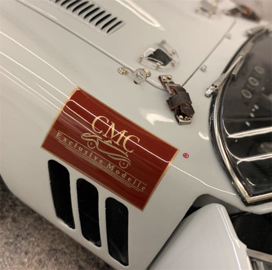 CMC Ferrari 250 GTO 30th Anniversary Edition white Limited Edition 1500PCS ONLY 1:18 Car Pre-built Model view2