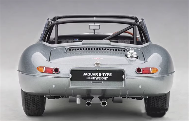 AUTOART JAGUAR LIGHTWEIGHT E-TYPE silver 1/18car Pre-a Model