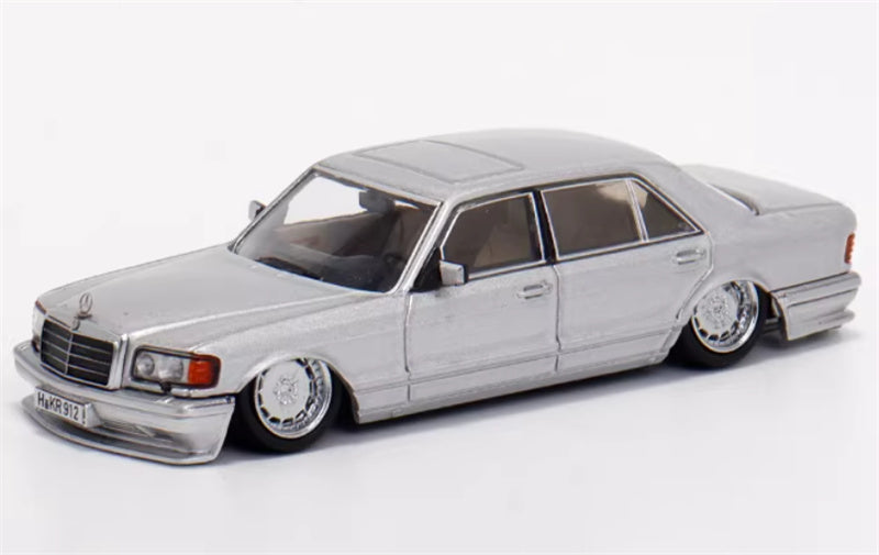 Master Mercedes Benz 560SEL W126 metallic silver Low lying version 1:64 Car Pre-built Airliner Model Display view3