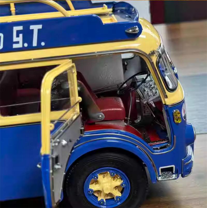CMC Maserati Race Transporter Fiat 642 RN2 Bartoletti Automobili
Fiat 642 RN2 Bartoletti1957 Limited Edition 1:18 Truck Pre-built Model view9