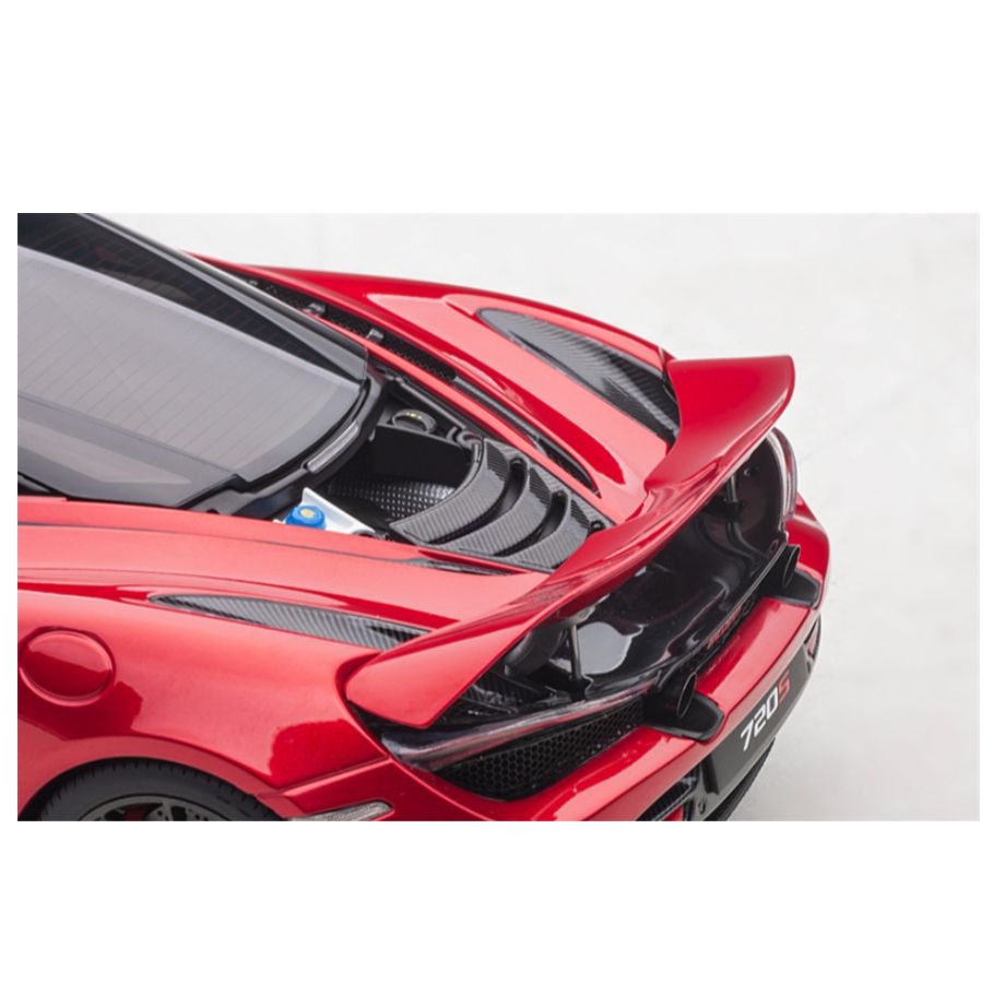 AUTOART McLaren 720S Red 1:18 DIECAST Truck Lorry