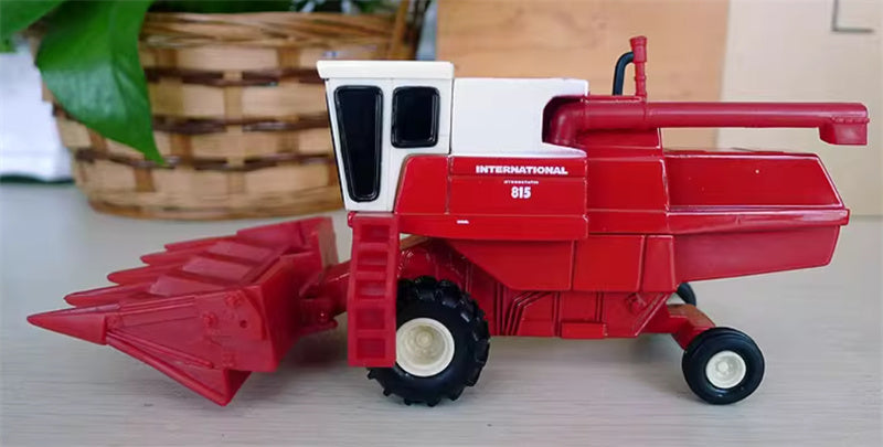 ERTL IH International 815 agricultural Combine Red out of print 1:64 Truck Pre-built Model