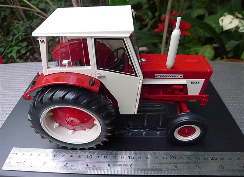 REPLICAGRI Case IH 724 International Agricultural Tractor 1:16 Truck Pre-built Model