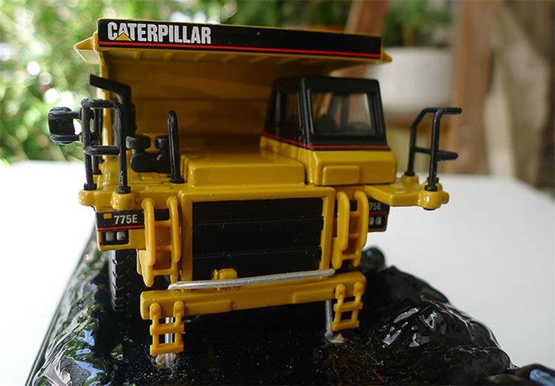 Norscot cat 775E Off Highway Truck yellow 1:64 Truck Pre-built Model