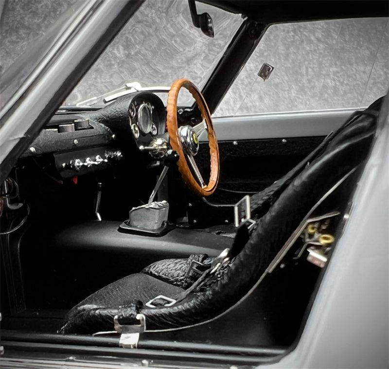 CMC Ferrari 250 GTO Tourist Trophy 1962 (RHD) Hill #10 Limited Edition Off-White 1:18 Car Pre-a Model