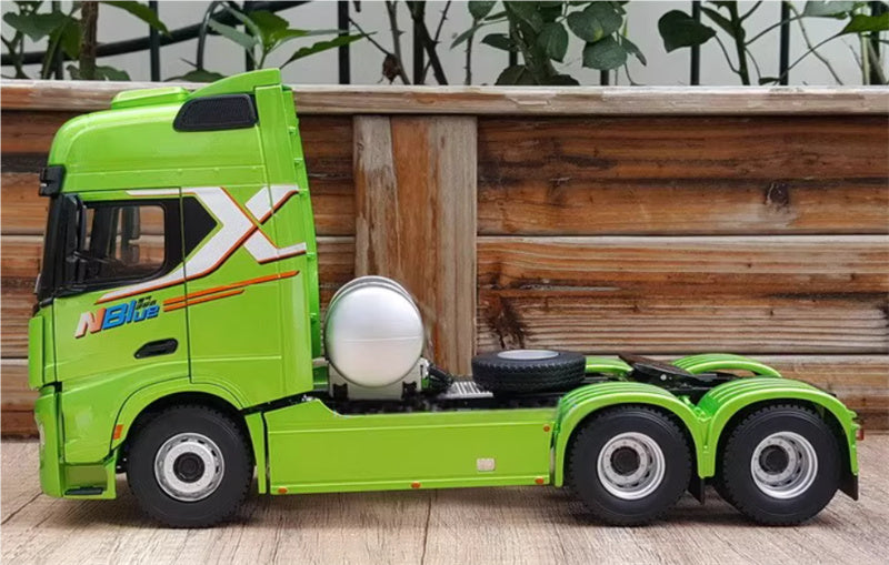 SHACMAN X5000S LNG tractor trailer Green 1:24 Truck Pre-built Model
