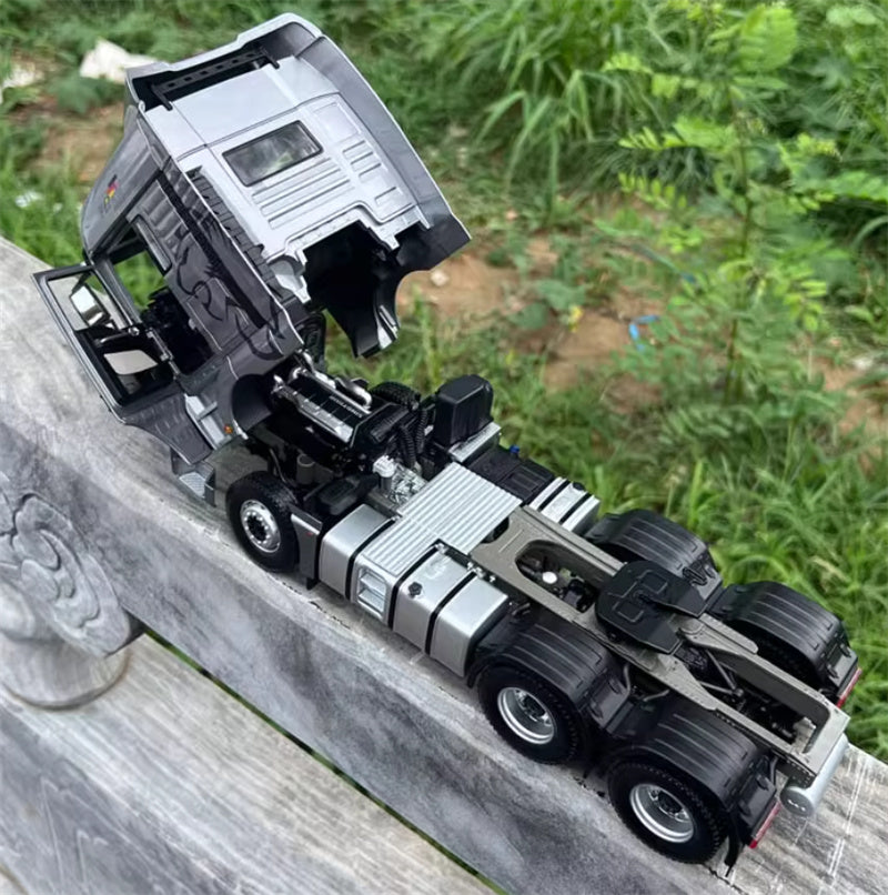 Sinotruk HOWO Sitrak G7H tractor trailer grey 1:24 Truck Pre-built Model