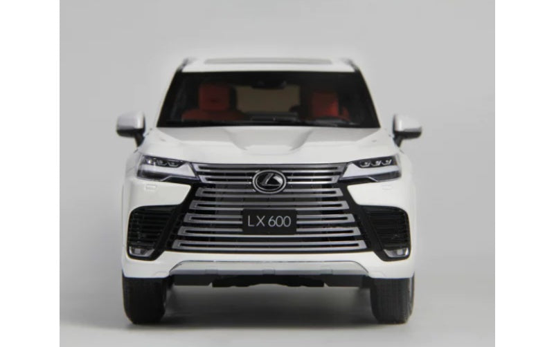 1:18 Lexus LX600 White LCD MODELS DIECAST Truck Model