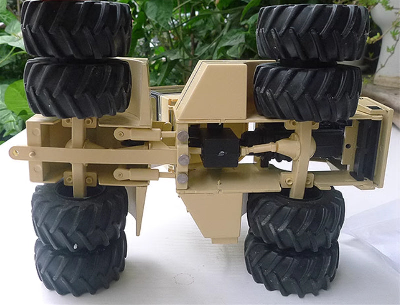 Top Shelf Replicas Big Bud 525/84 eight wheel high horsepower agricultural tractor milky white 1:32 Truck Pre-built Model