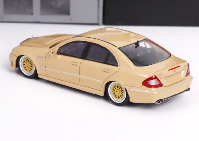 MK MODEL Classic Four-Eyed Mercedes-Benz E63 W211 Desert Yellow Low lying version 1:64 Car Pre-built Model view2