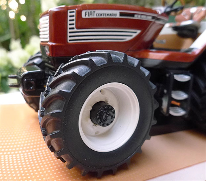 Universal Hobbies FIAT Centenario Concept New Holland Autonomous Agricultural Tractor Red 1:32 Truck Pre-built Model