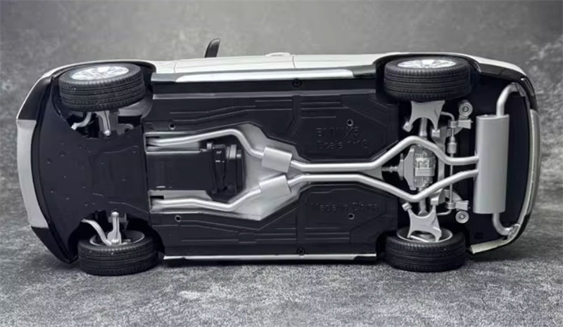 Paragon BMW X5 F15 White 1:18 Car Pre-built Model view4