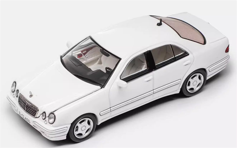 Max well Mercedes Benz E320 W210 6th Generation E-Class Pearlescent white 1:64 Car Pre-built Airliner Model Display view4