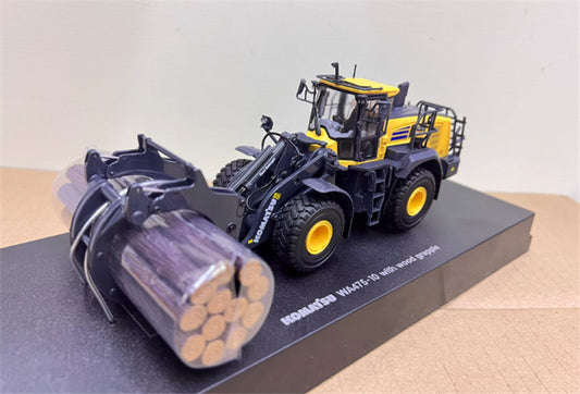 Universal Hobbies Komatsu WA475-10 with wood grapple 1:50 Truck Pre-built Model