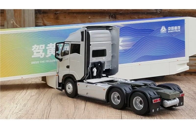Sinotruk New Yellow River Container Truck silver 1:36 Truck Pre-built Airliner Model Display view4
