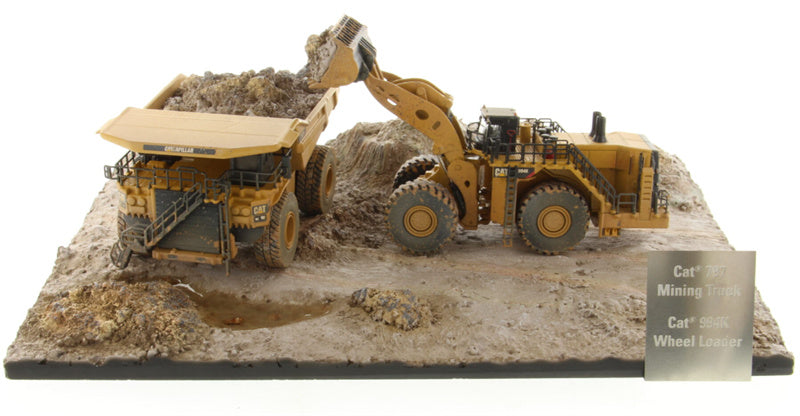 CATERPILLAR 994K Wheel Loader & 797 Mining Truck muddy scene set Limited Edition 1500PCS ONLY 1:125 Truck Pre-built Model