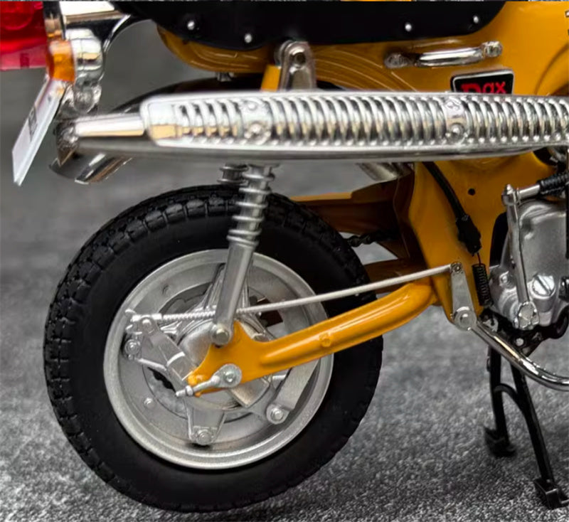 EBBRO HONDA DAX ST50 1969 orange 1:10 motorcycle Pre-built Model view2