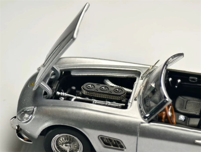 GFCC 1960 SWB Ferrari 250GT California Convertible Silver Limited Edition 499PCS ONLY LHD 1:64 car Pre-built Model view2
