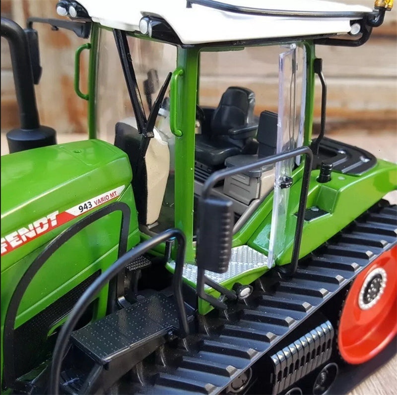 USK FENDT 943 Vario MT agricultural crawler tractor Green 1:32 Truck Pre-built Model