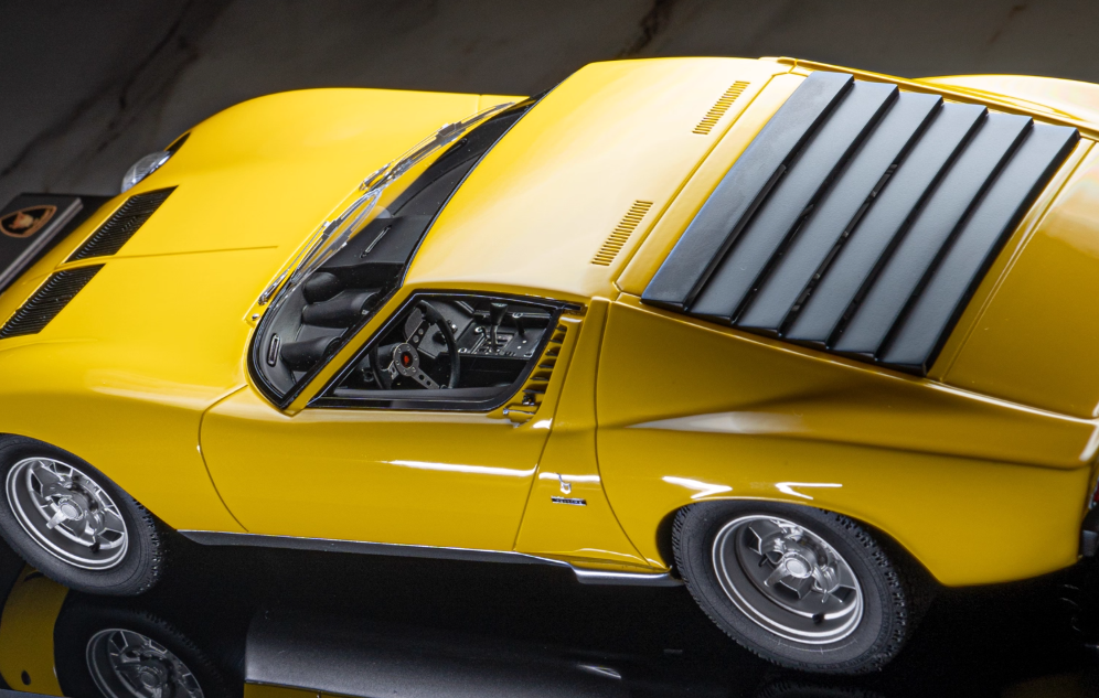 Amalgam Lamborghini Miura P400SV Yellow 1:18 Car Pre-built Model view5